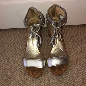 Bandolino Semise 2.25in Heel in Platino